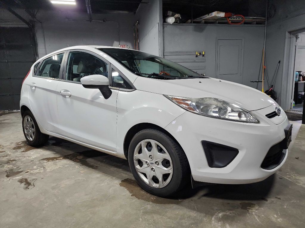 2013 Ford Fiesta Image 8