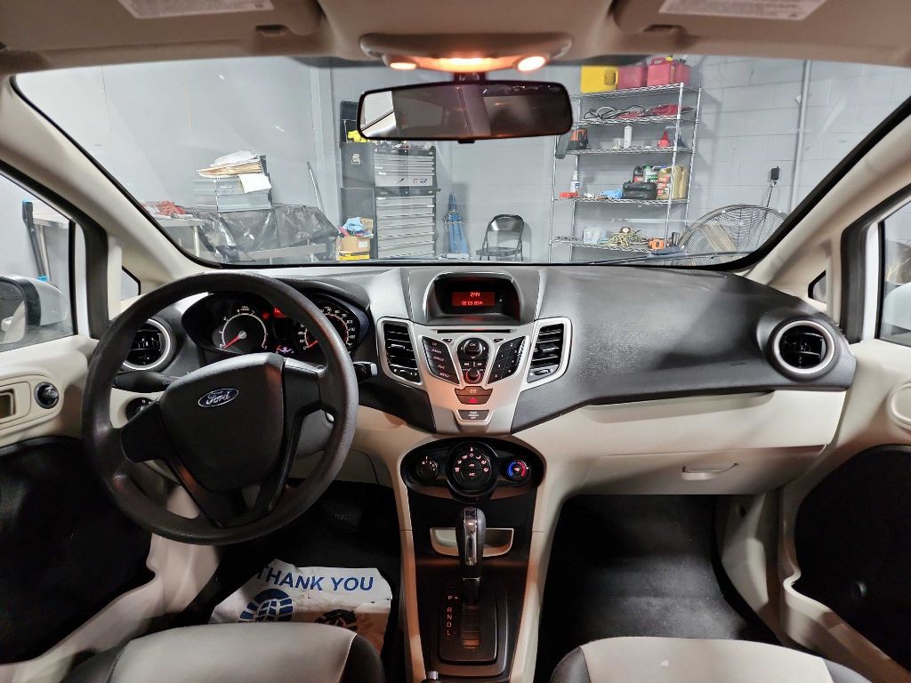2013 Ford Fiesta Image 15