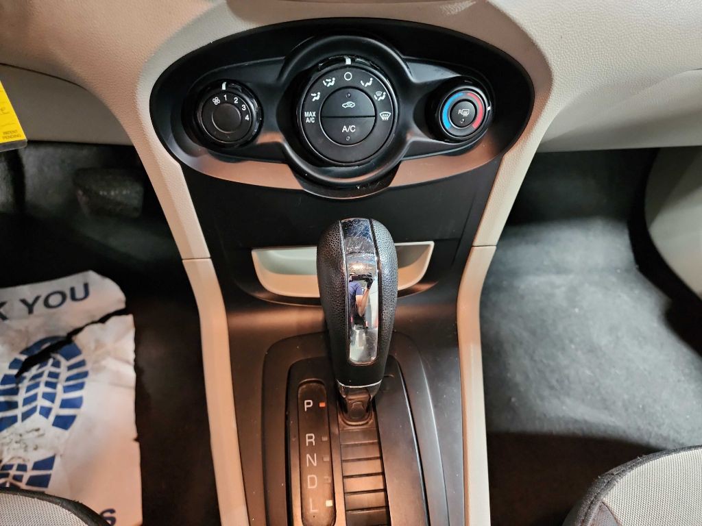 2013 Ford Fiesta Image 19