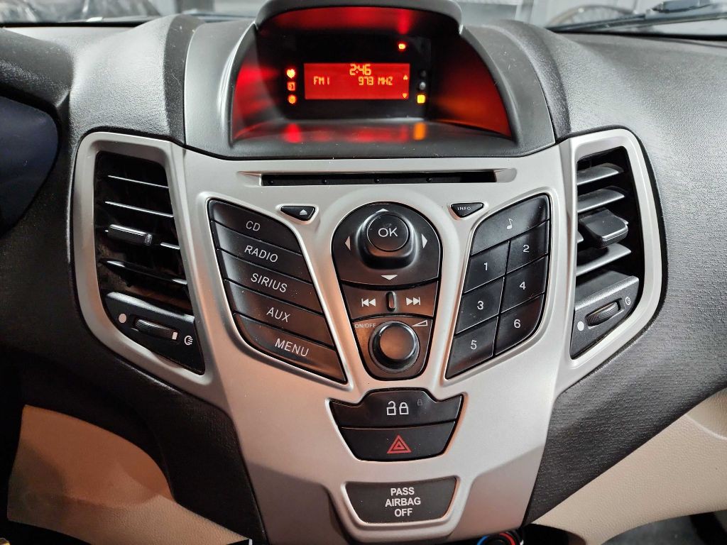 2013 Ford Fiesta Image 20