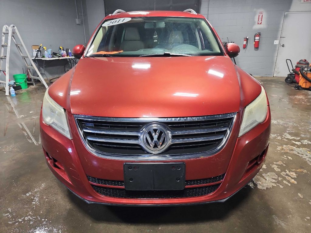 2011 Volkswagen Tiguan Image 2