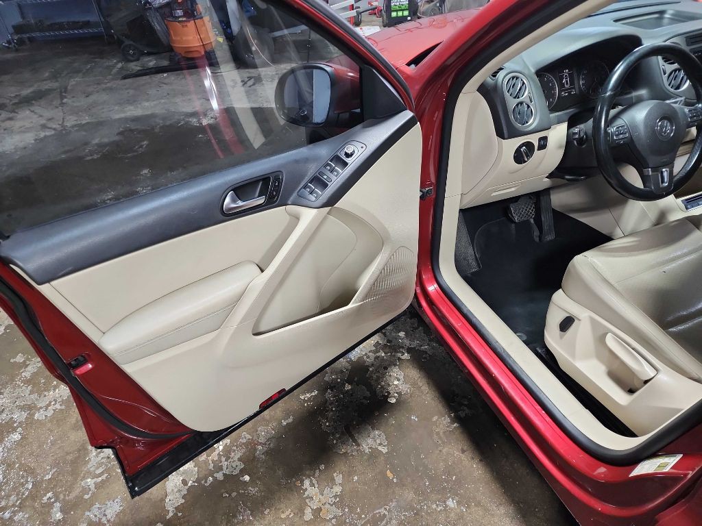 2011 Volkswagen Tiguan Image 12