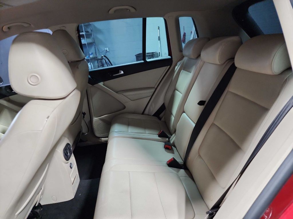 2011 Volkswagen Tiguan Image 14