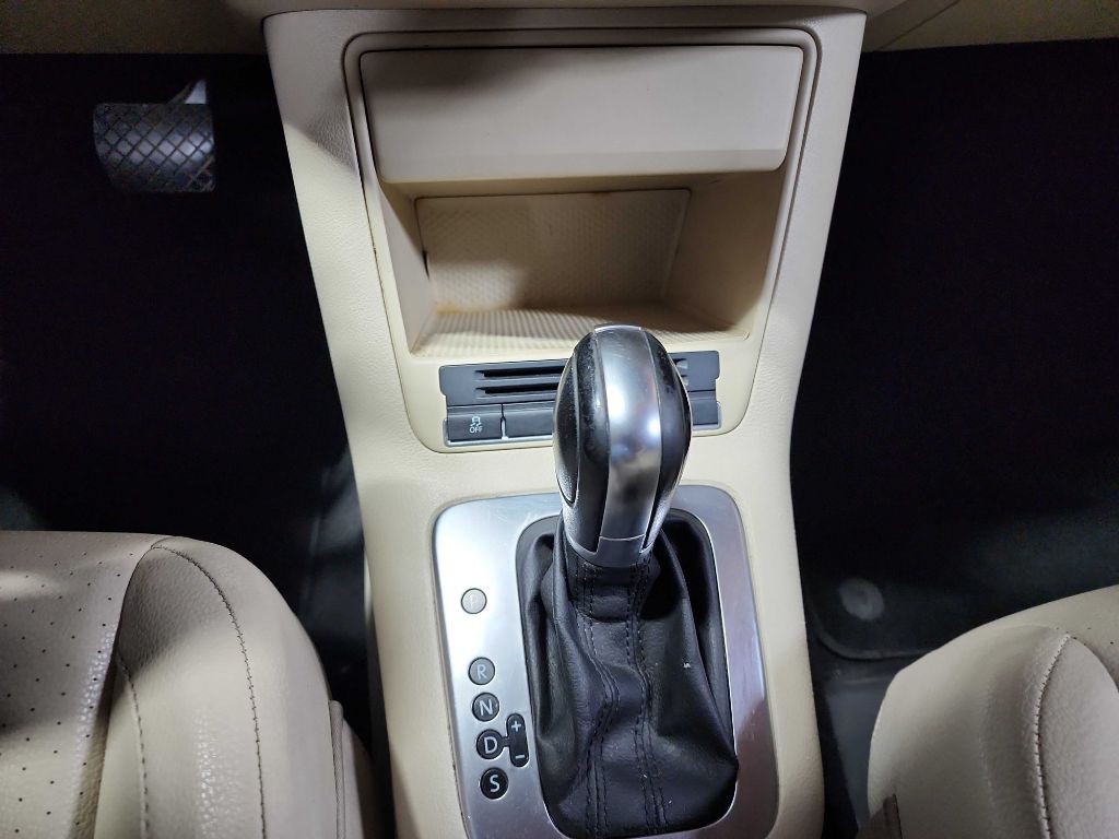 2011 Volkswagen Tiguan Image 21