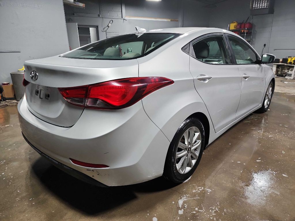 2016 Hyundai Elantra Image 8