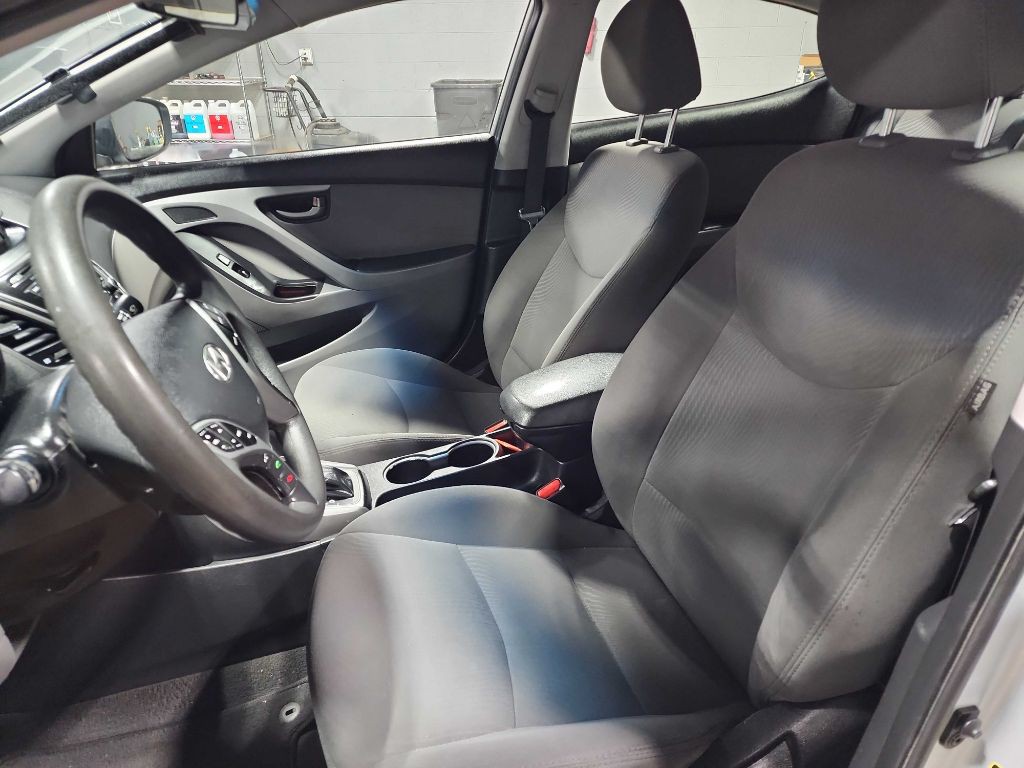 2016 Hyundai Elantra Image 11