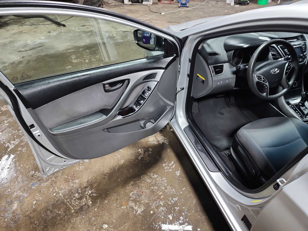2016 Hyundai Elantra Image 12