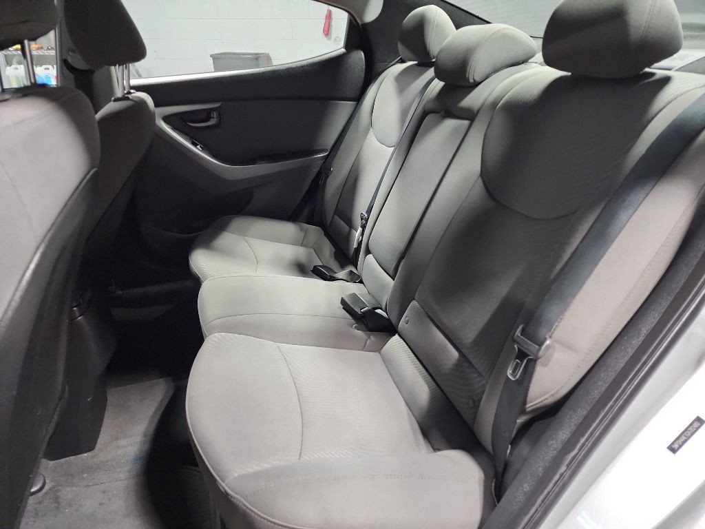 2016 Hyundai Elantra Image 14