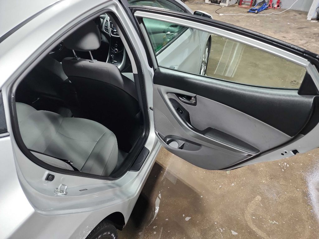 2016 Hyundai Elantra Image 16