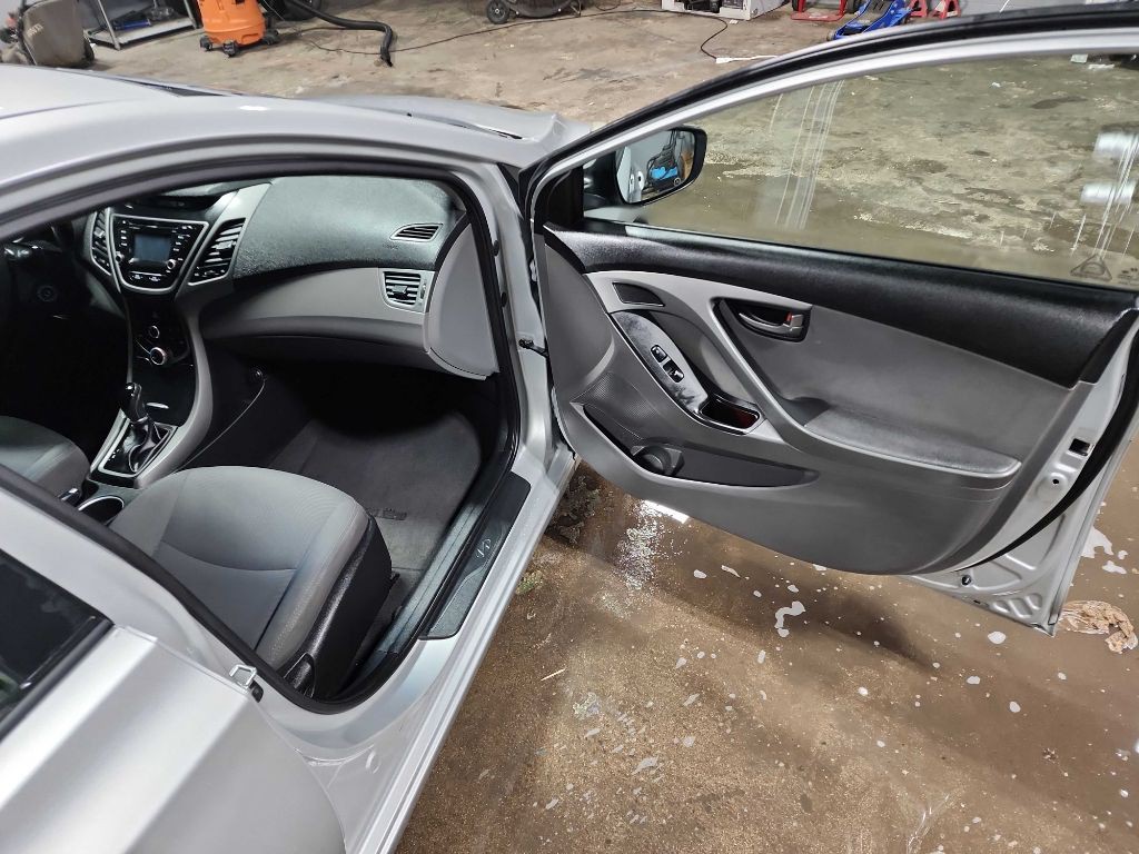 2016 Hyundai Elantra Image 17