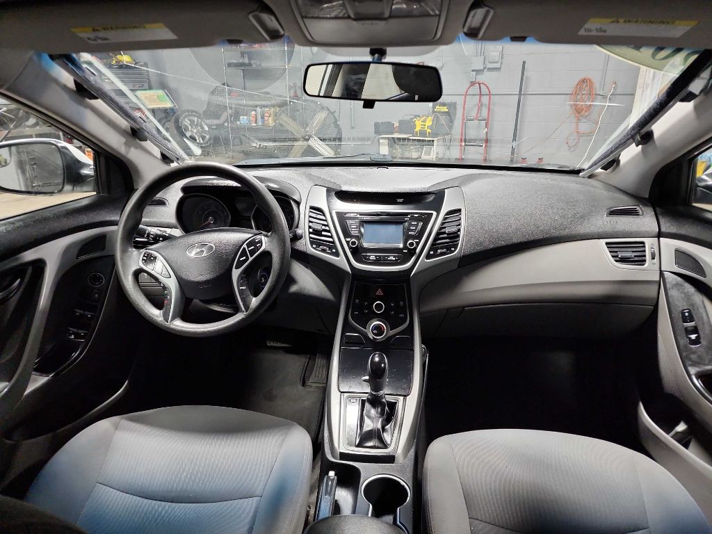 2016 Hyundai Elantra Image 18