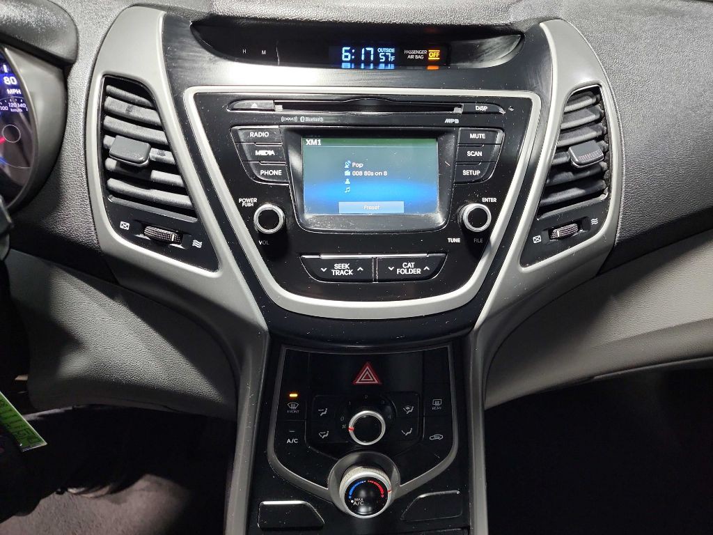 2016 Hyundai Elantra Image 24