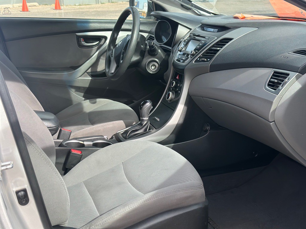 2016 Hyundai Elantra Image 30