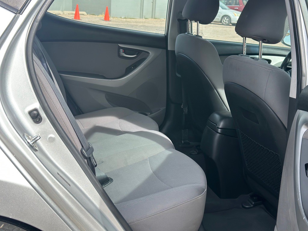 2016 Hyundai Elantra Image 31