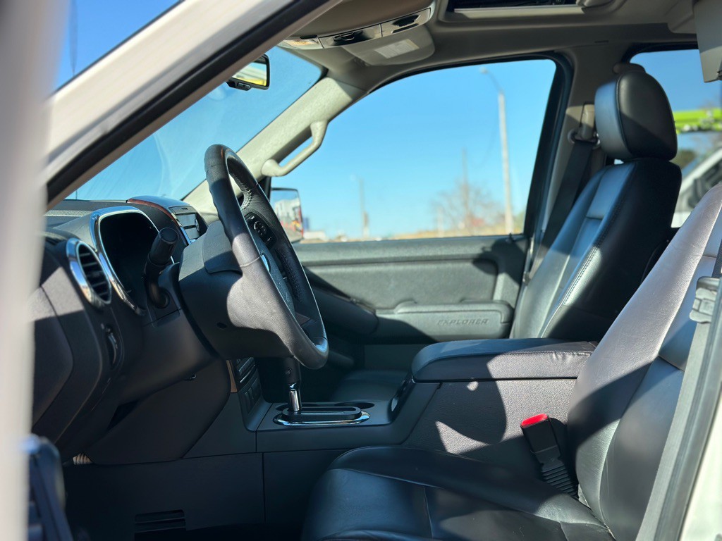 2007 Ford Explorer Image 10