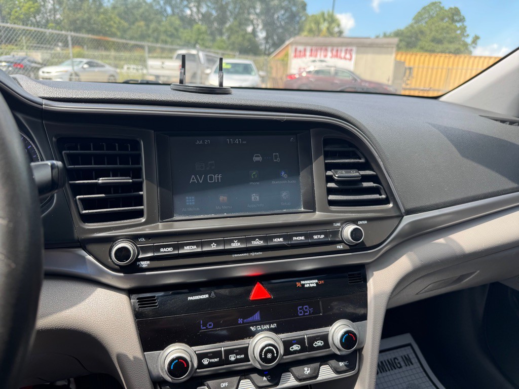 2020 Hyundai Elantra Image 9