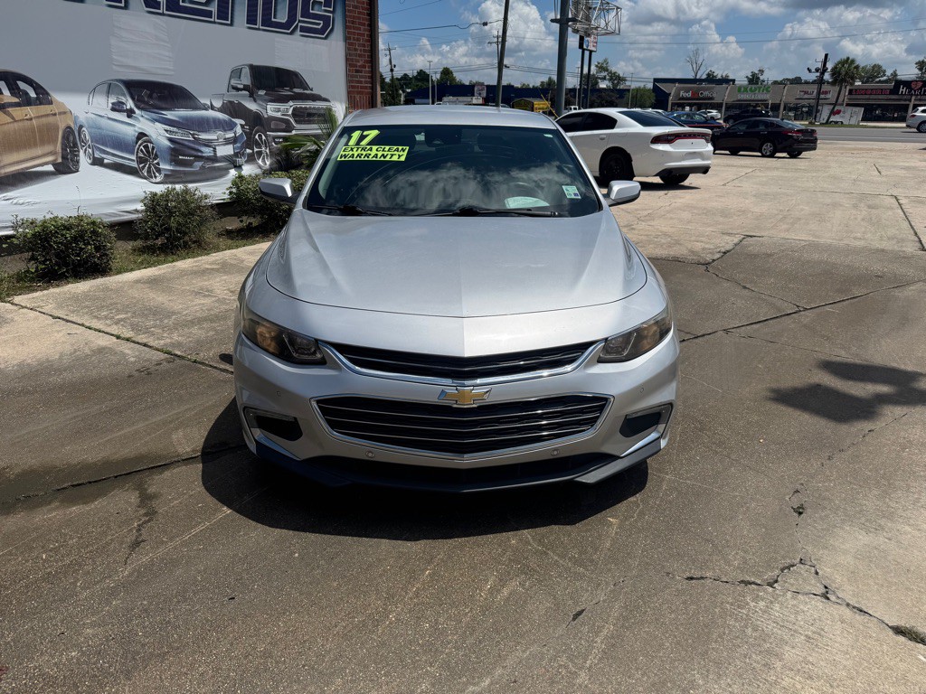 2017 Chevrolet Malibu Image 2
