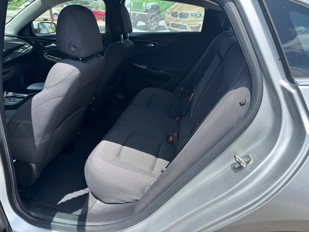 2017 Chevrolet Malibu Image 6