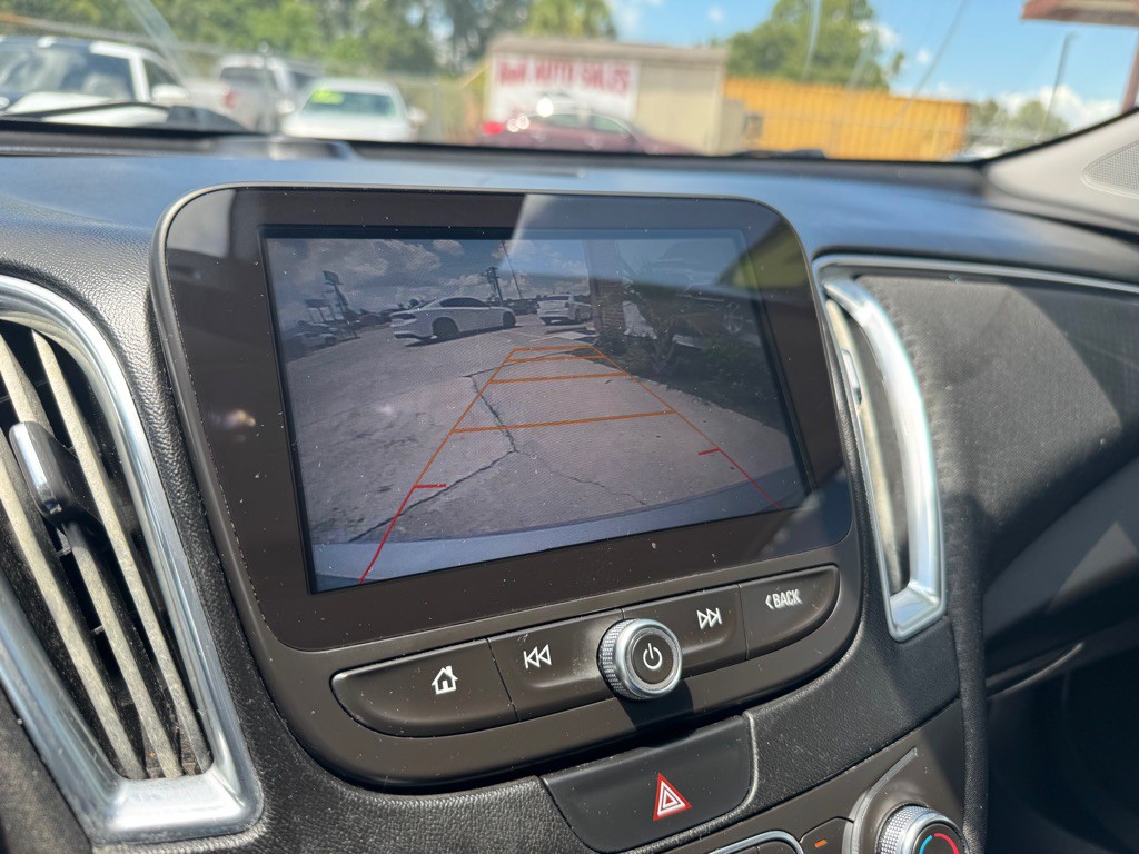 2017 Chevrolet Malibu Image 10