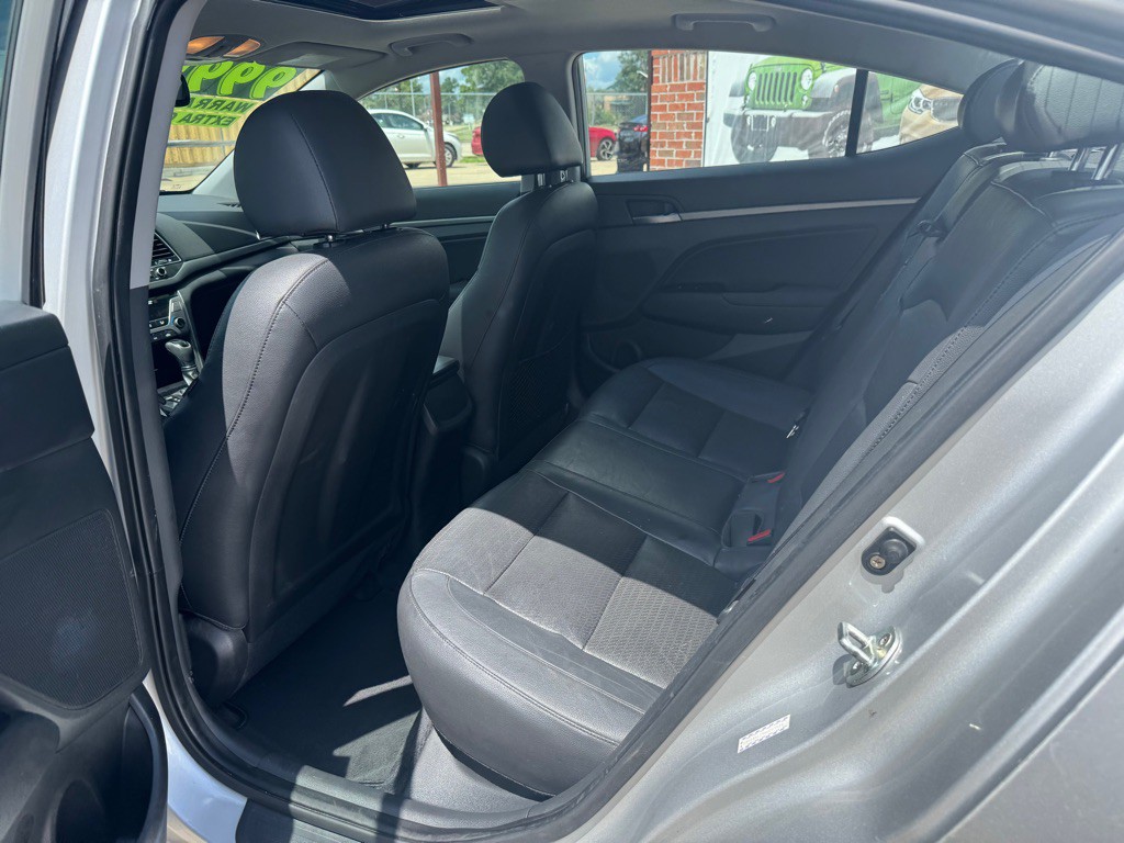 2017 Hyundai Elantra Image 7