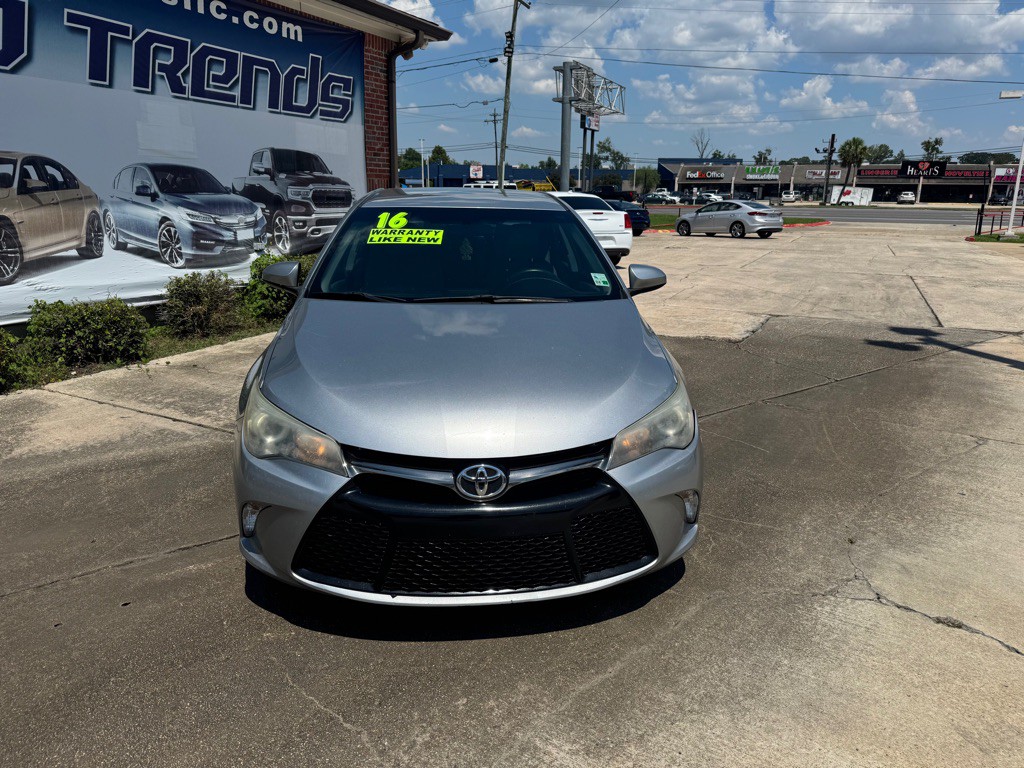 2016 Toyota Camry Image 2