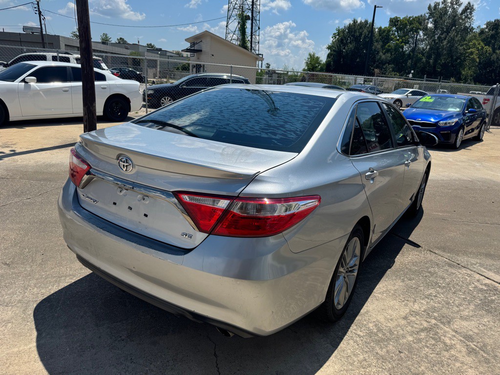 2016 Toyota Camry Image 4