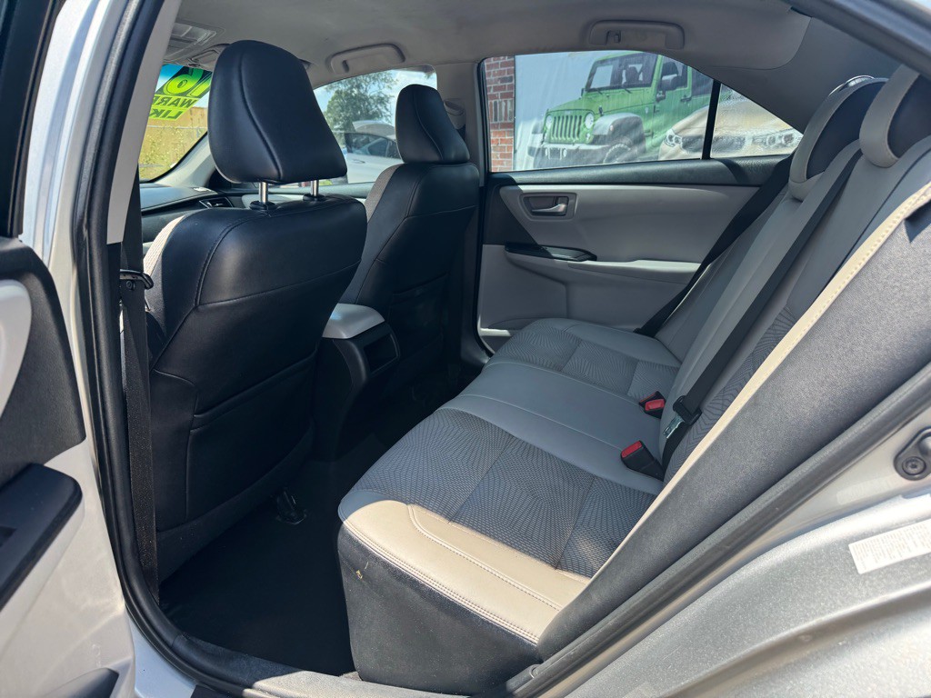 2016 Toyota Camry Image 7