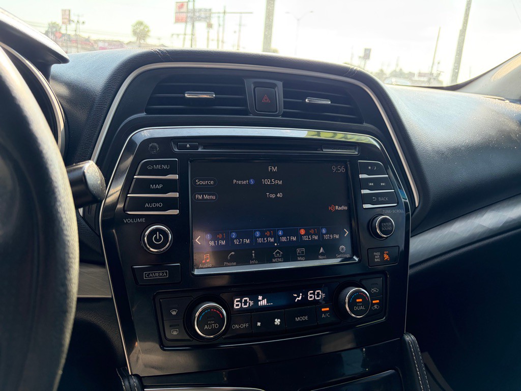 2017 Nissan Maxima Image 10