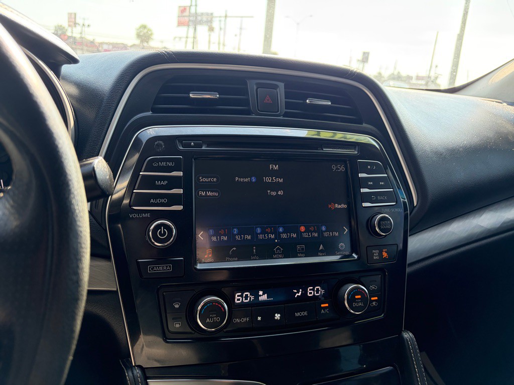 2017 Nissan Maxima Image 11