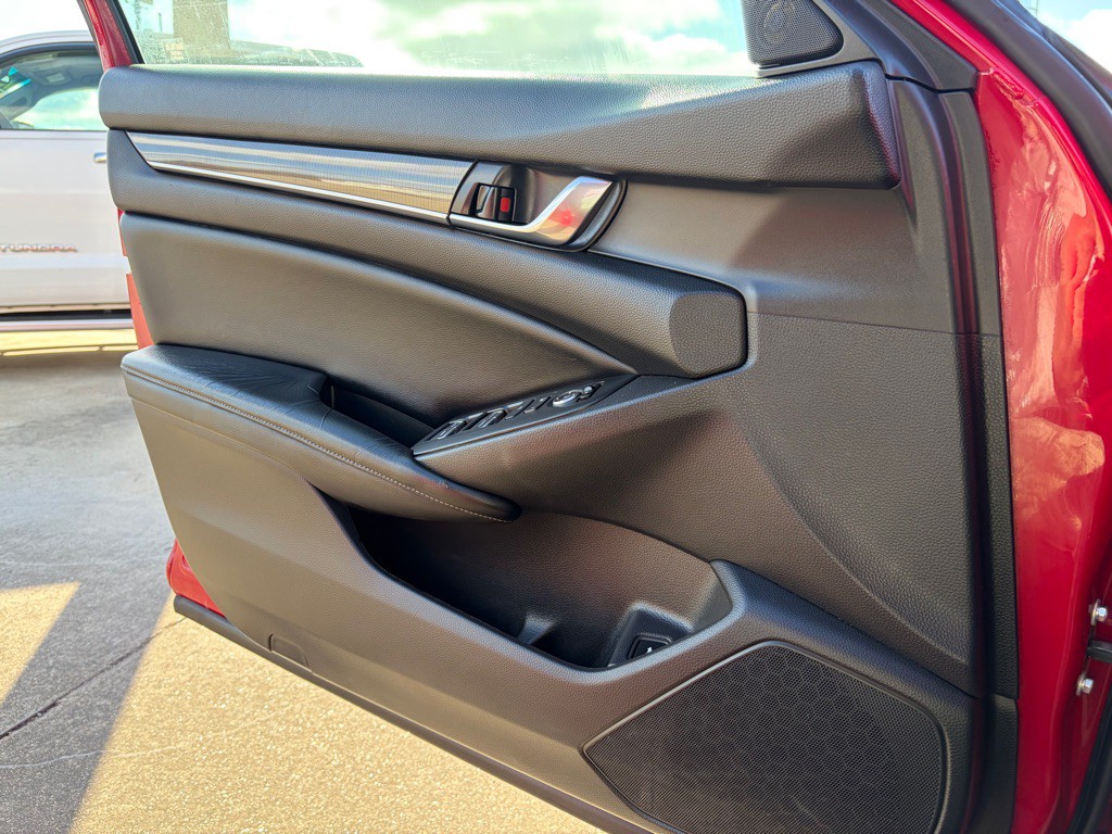 2019 Honda Accord Image 8
