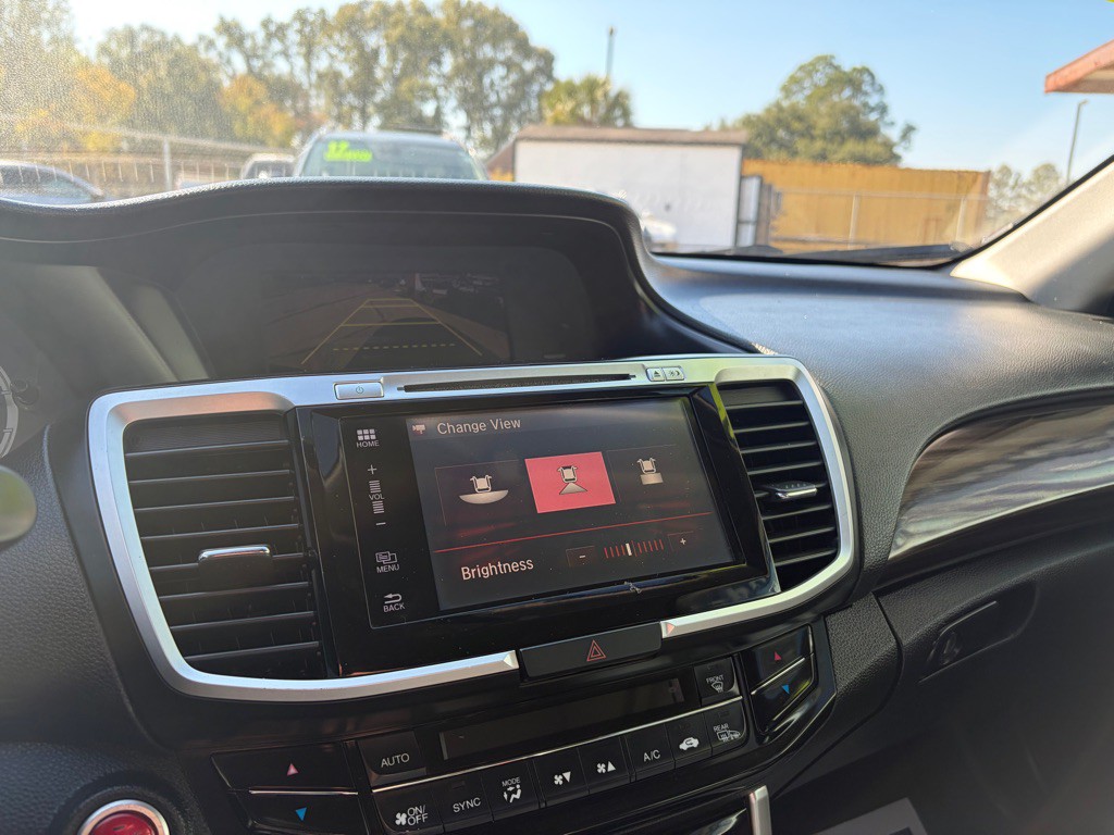 2016 Honda Accord Image 12