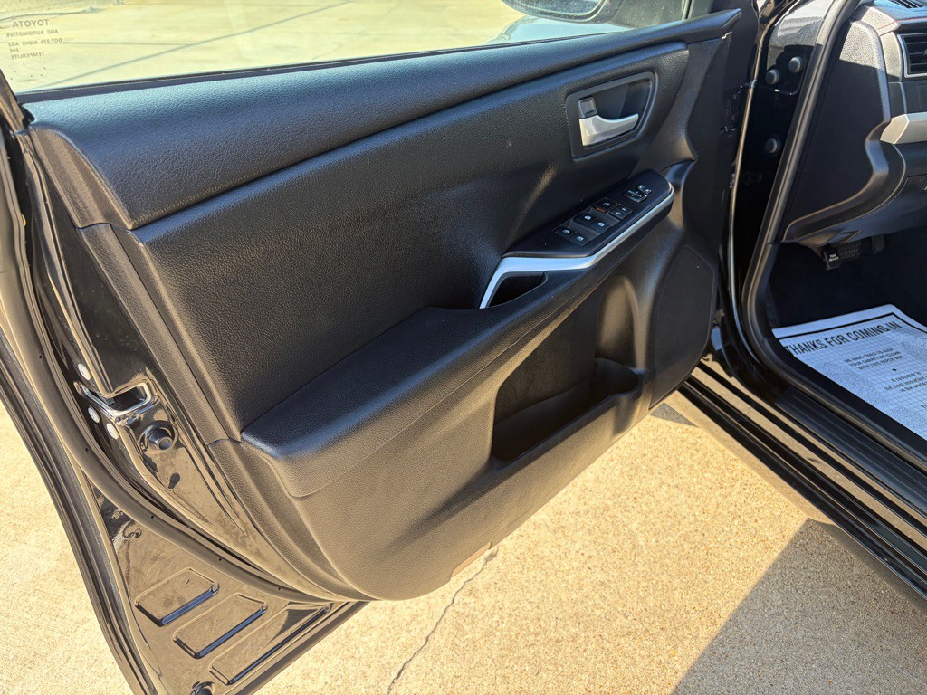 2016 Toyota Camry Image 8