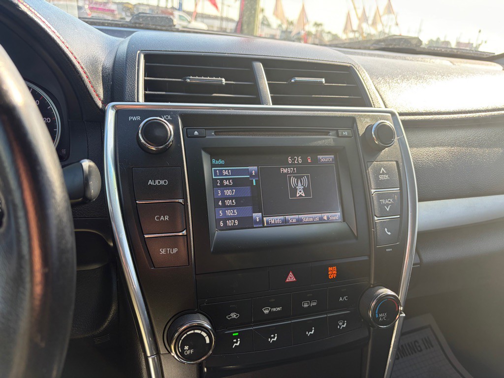 2016 Toyota Camry Image 11