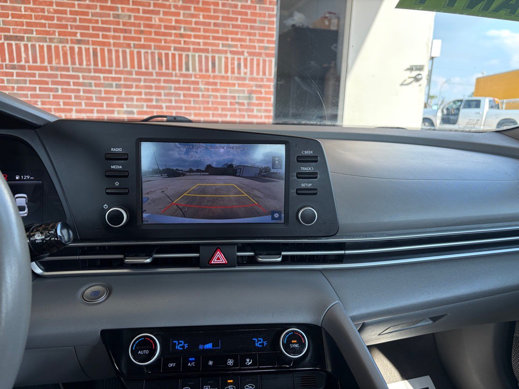 2021 Hyundai Elantra Image 11