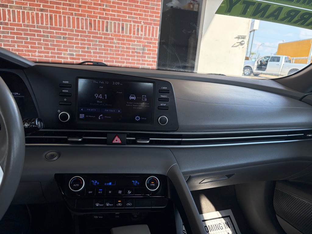 2021 Hyundai Elantra Image 12