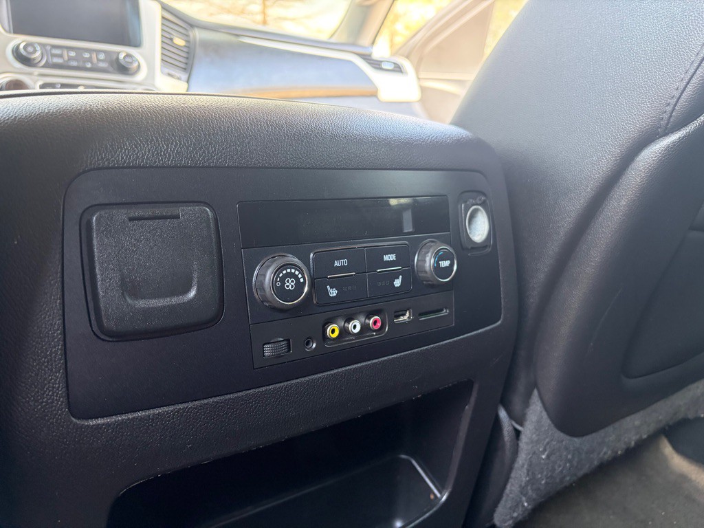 2015 GMC Yukon Image 11