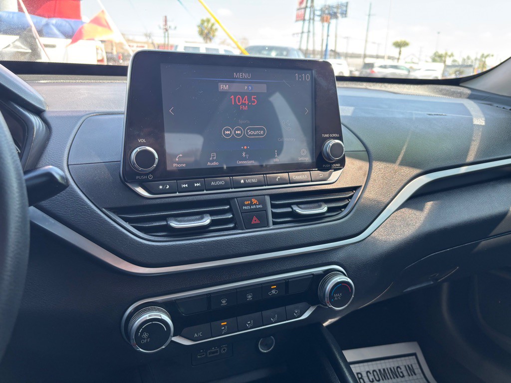 2020 Nissan Altima Image 10