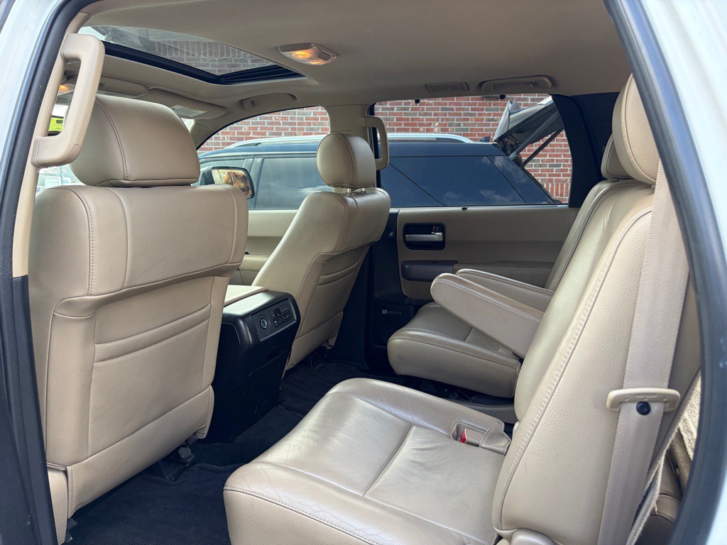 2013 Toyota Sequoia Image 7
