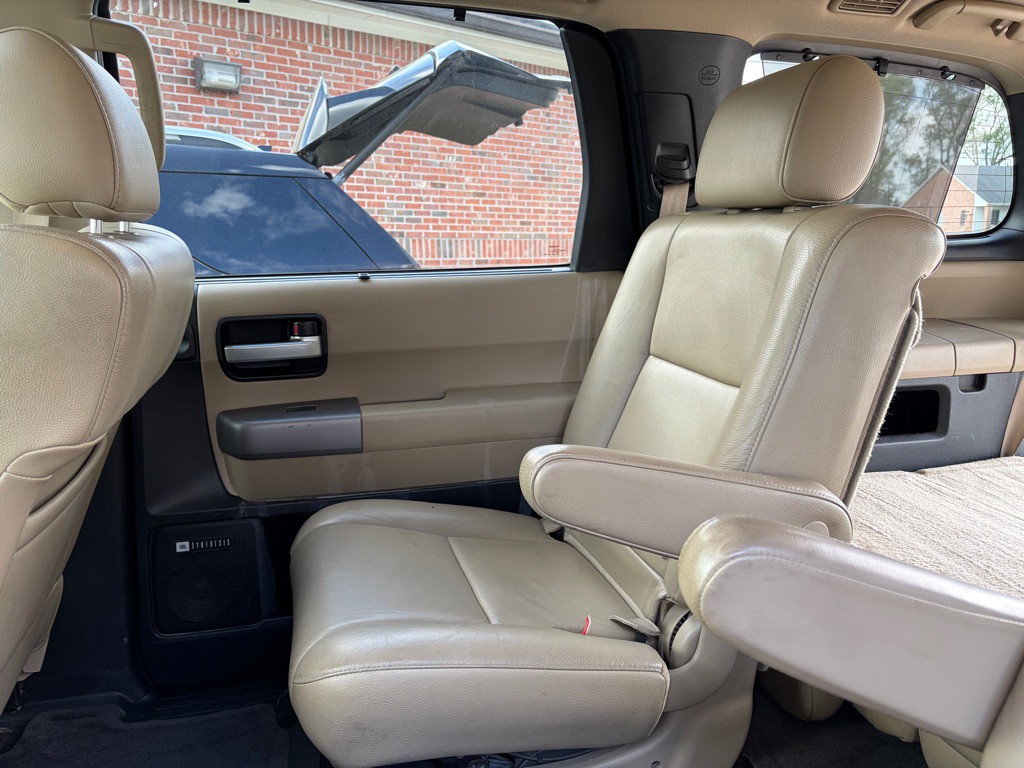 2013 Toyota Sequoia Image 8