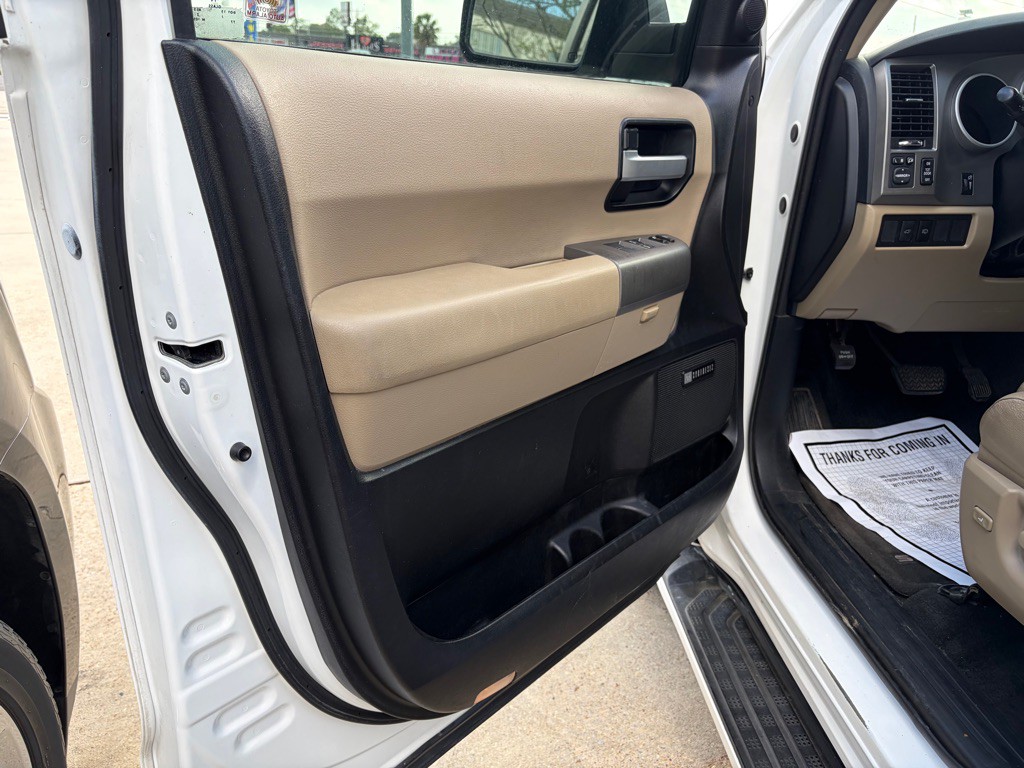 2013 Toyota Sequoia Image 11