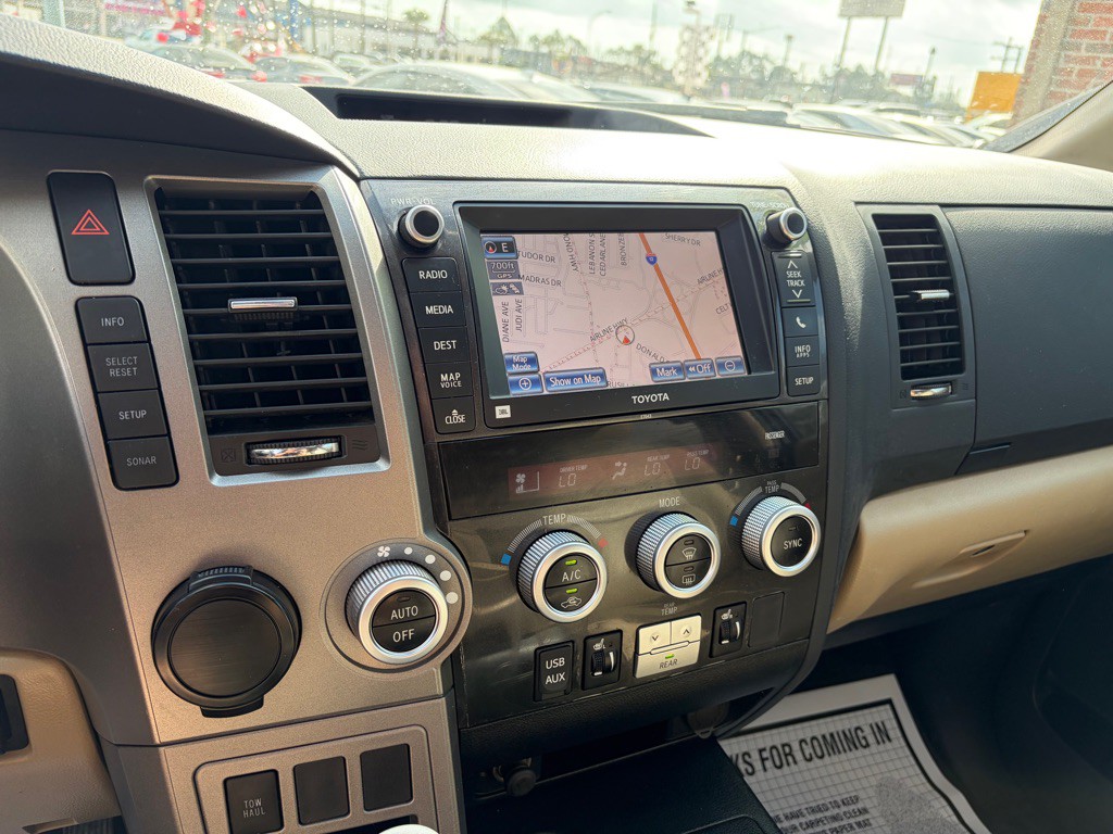 2013 Toyota Sequoia Image 16