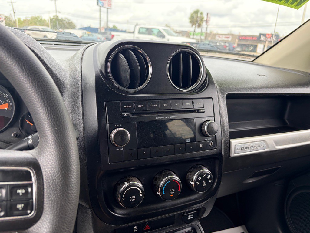 2015 Jeep Compass Image 9