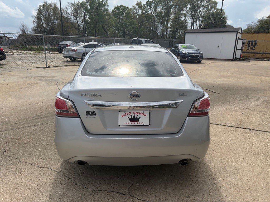 2015 Nissan Altima Image 4