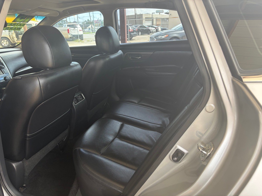 2015 Nissan Altima Image 9