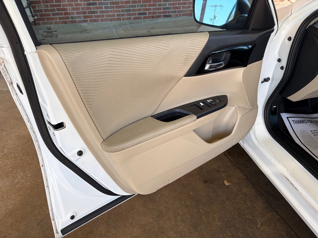 2017 Honda Accord Image 11