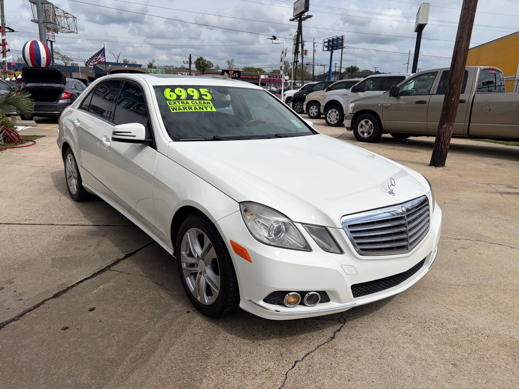 2010 Mercedes-Benz E-Class Image 3