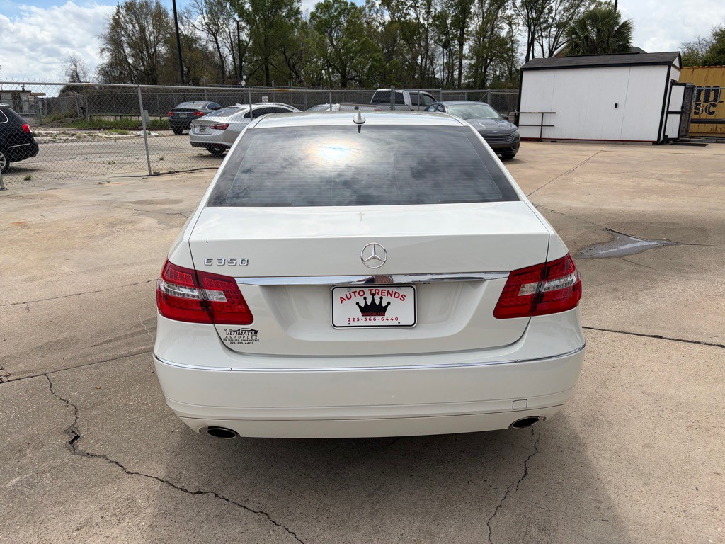 2010 Mercedes-Benz E-Class Image 4