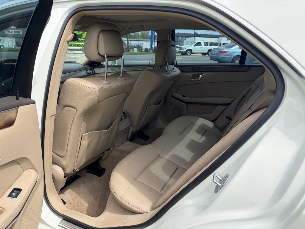 2010 Mercedes-Benz E-Class Image 8