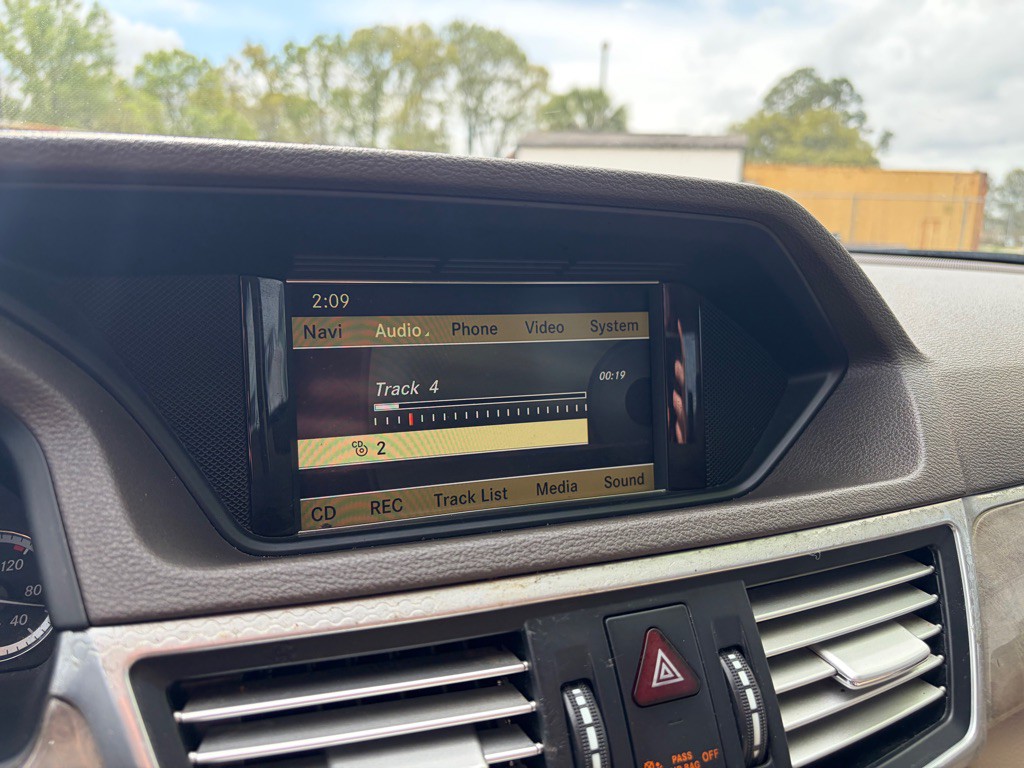 2010 Mercedes-Benz E-Class Image 9