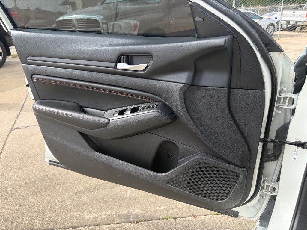 2021 Nissan Altima Image 10